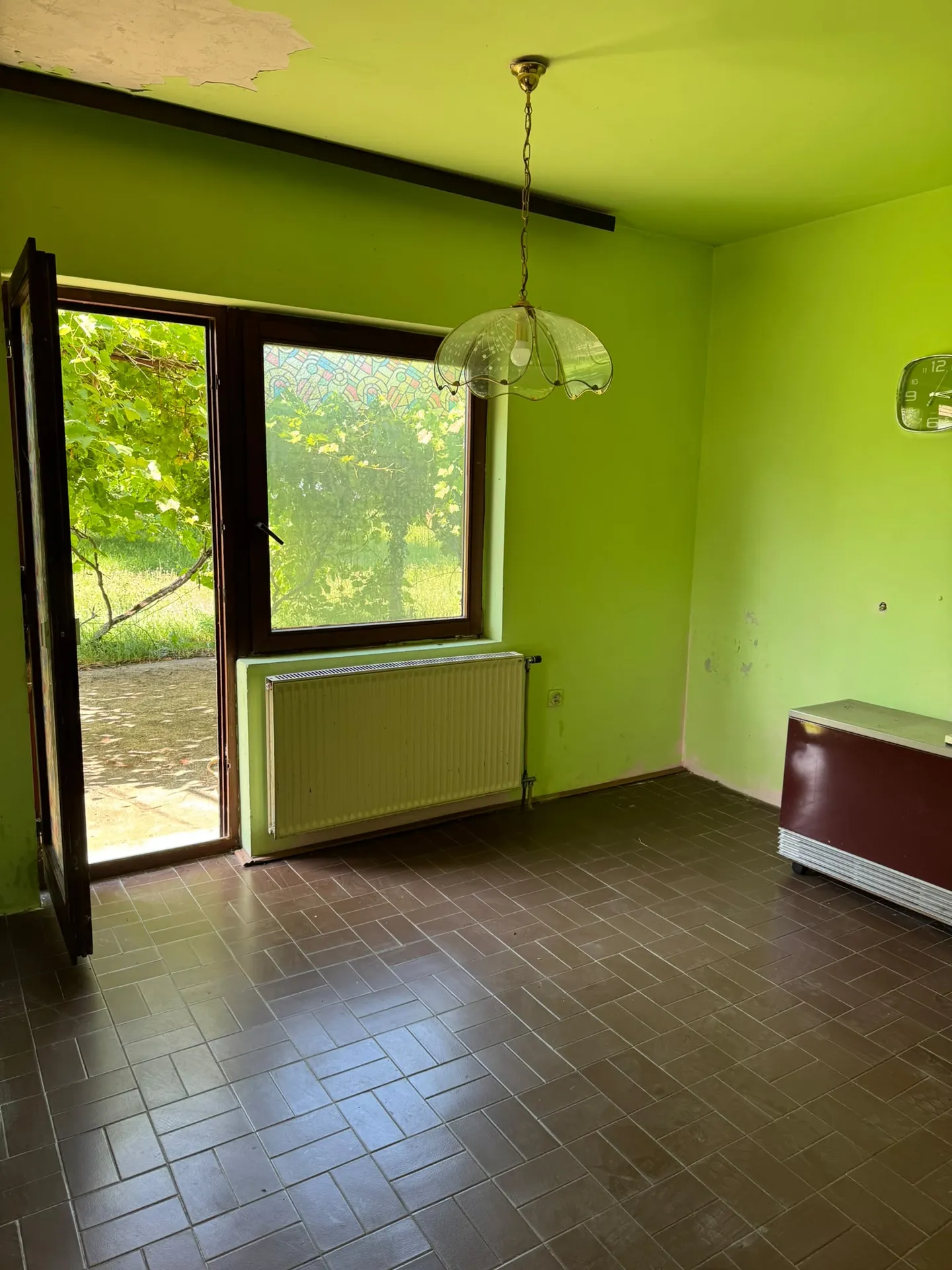 Kupatilo sa kadom i prozorom, u Maloj Vrbici kod Mladenovca