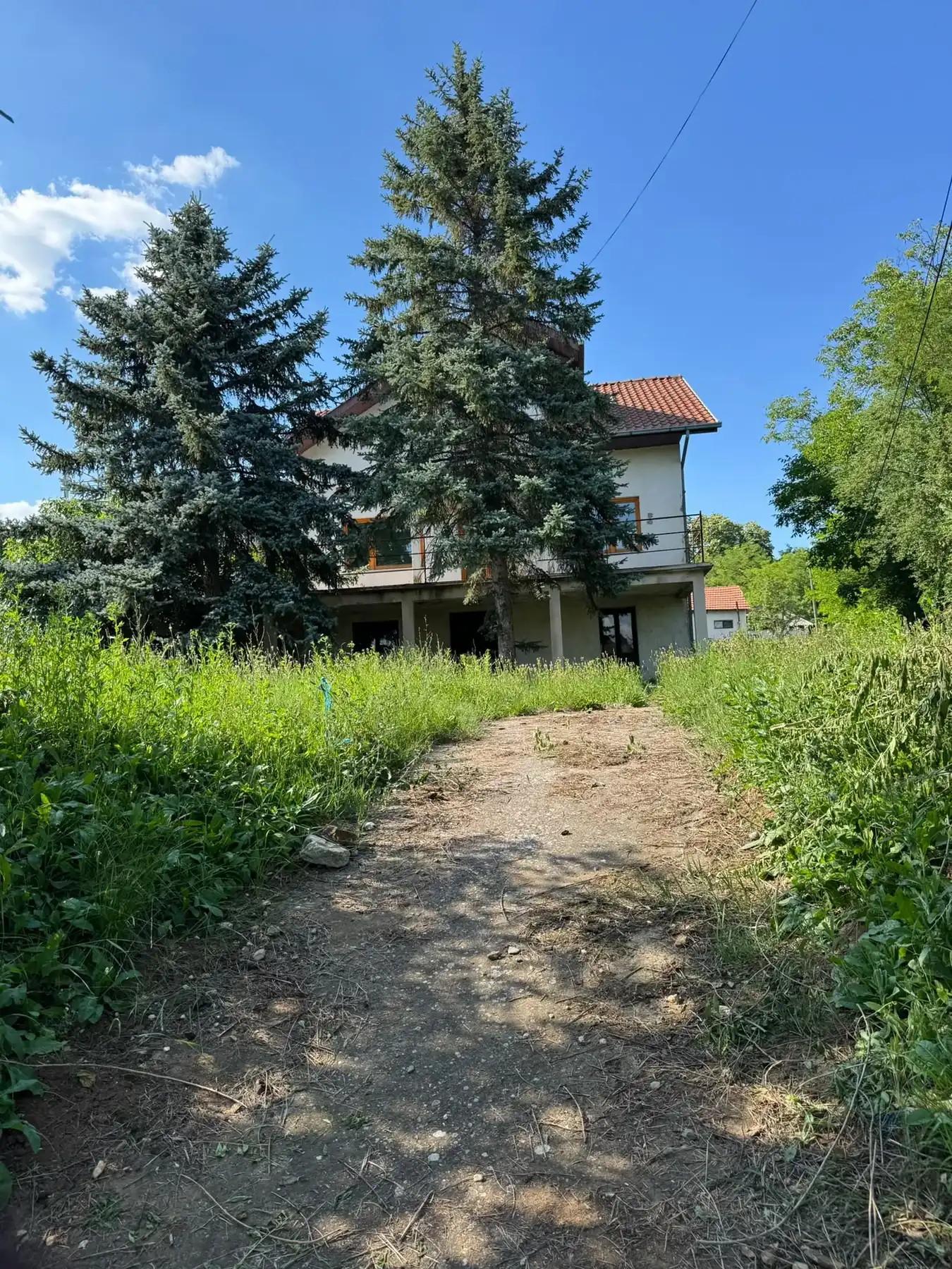Kuća i dvorište u Maloj Vrbici, u podnožju Kosmaja